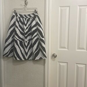 Express Flare Skirt with side Pockets / Size 6 / Great Condition & Classy